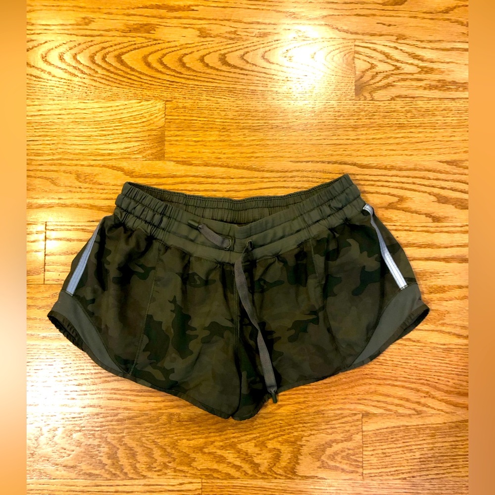 Lululemon hotly hot short in army green camo